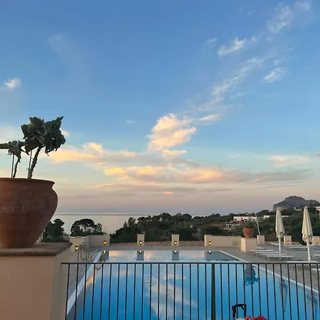 Seaside Pool Cefalú